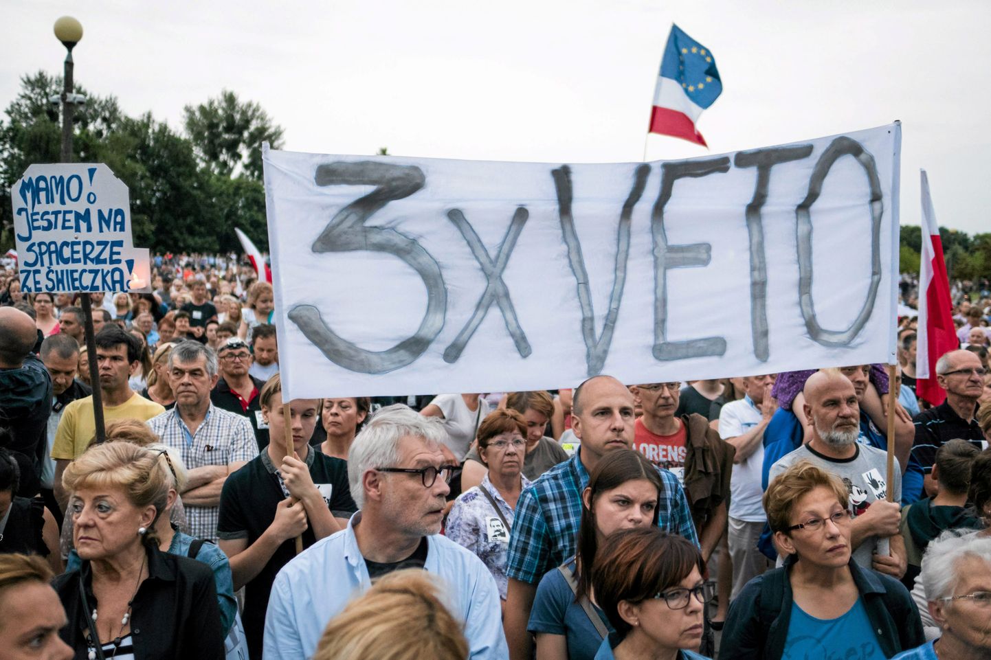 Kohtureformi vastased meeleavaldajad Poznanis.