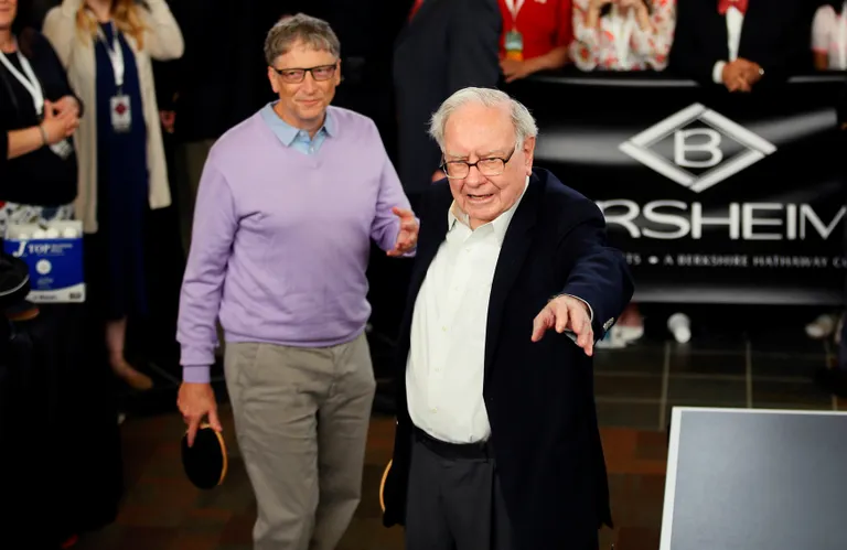 Warren Buffett ja Bill Gates Berkshire Hathaway aktsionäride üldkoosolekul 2017. aastal.