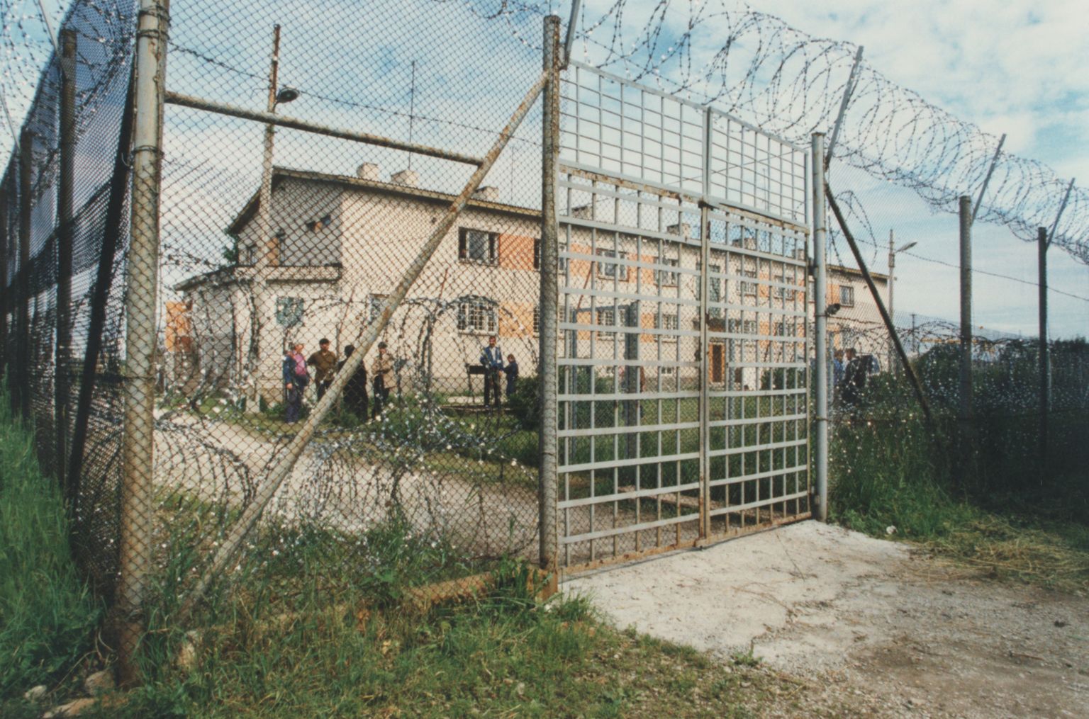 Harku, 17.07.1996
Harku vangla. Interneeritute kinnipidamiskoht. Värva, kust ilmselt lahkuti. 
FOTO: Peeter Langovits/Postimees