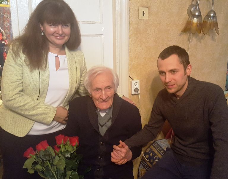 Pildil: Vladimir Funk koos lapselaps Irina ja lapselapselaps Romaniga.