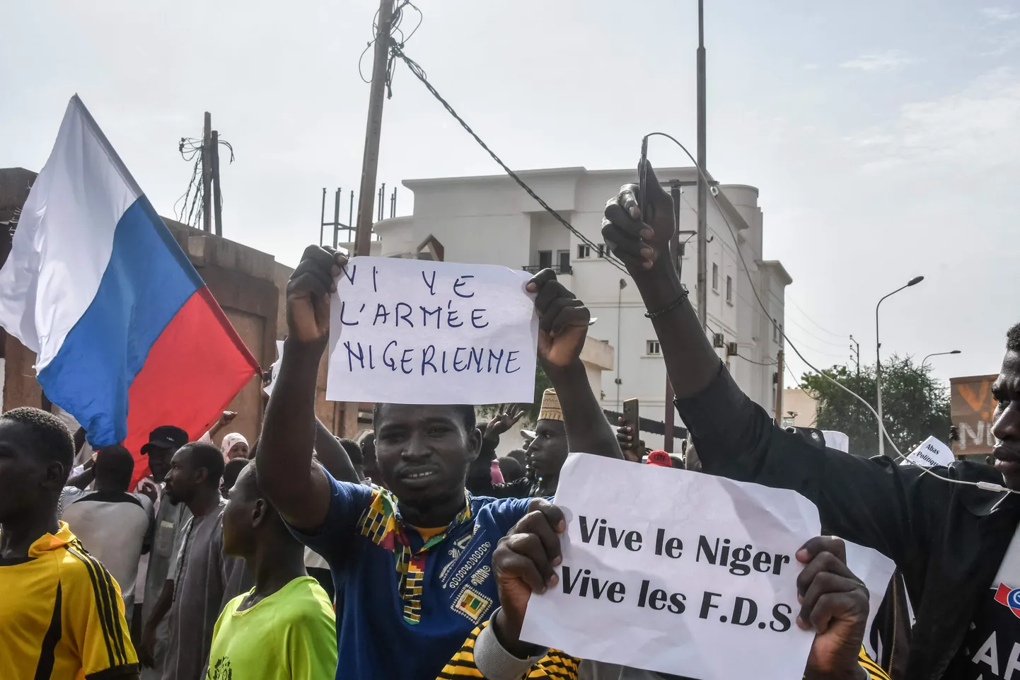 Nigeri riigipöörde toetuseks korraldatud meeleavaldus Niameys.