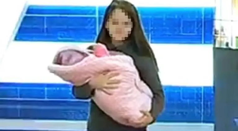 12-aastane Tanja Lušišin lapsega