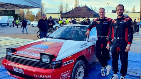 Toyota pealik hoiab end soojas: Latvala kihutab kodumaal tõelise uunikumiga