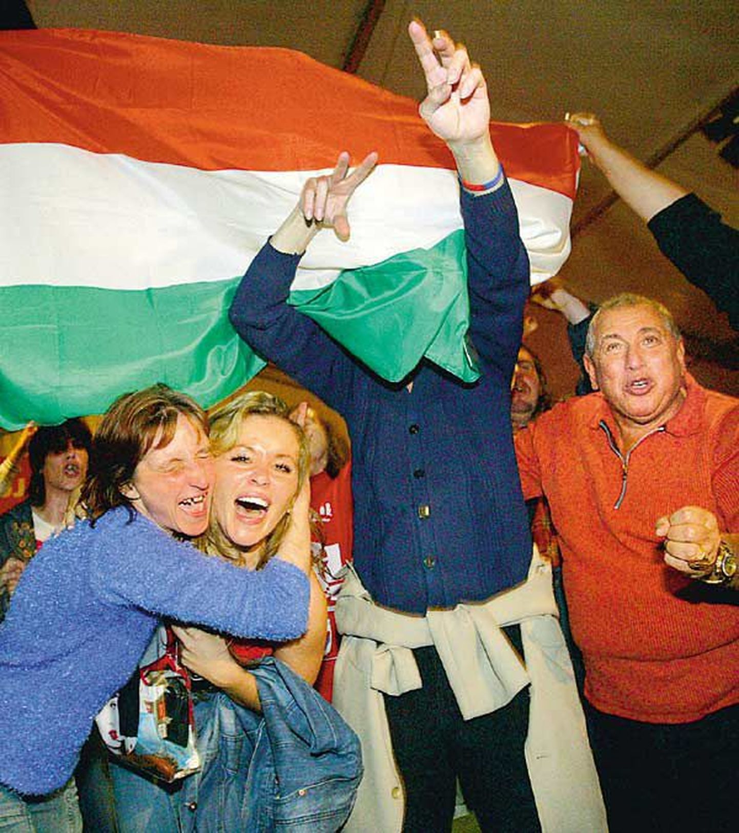 Ungari sotsialistide ja nende karismaatilise juhi Ferenc Gyurcsany valimisvõit pani partei pooldajad üleeile õhtul Budapestis rahvuslippude taustal juubeldama.