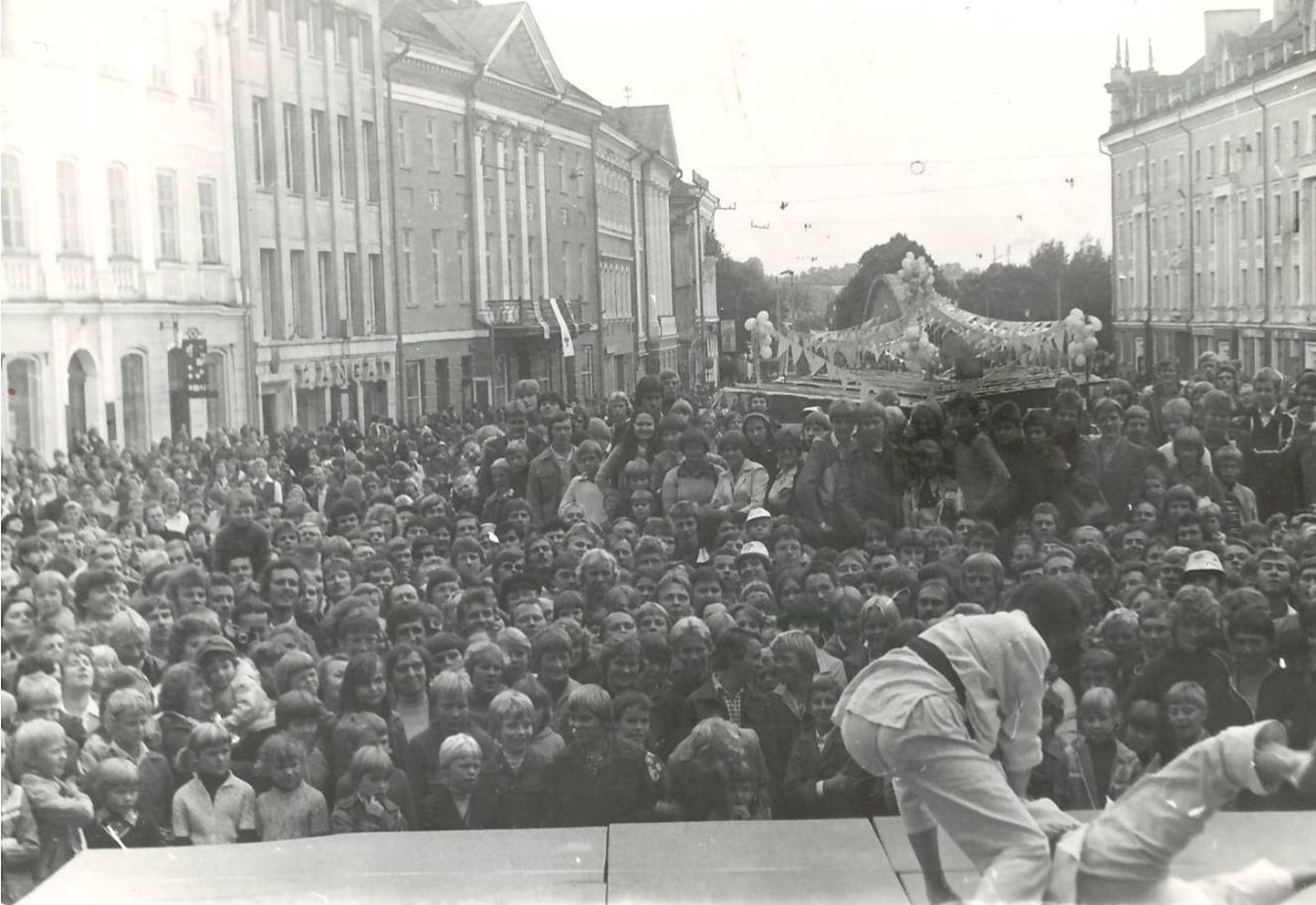 1980. aastal toimus Tartus Raekoja platsis laat, kus judokad esinesid demonstratsioonidega, millele elasid kaasa tuhanded inimesed.