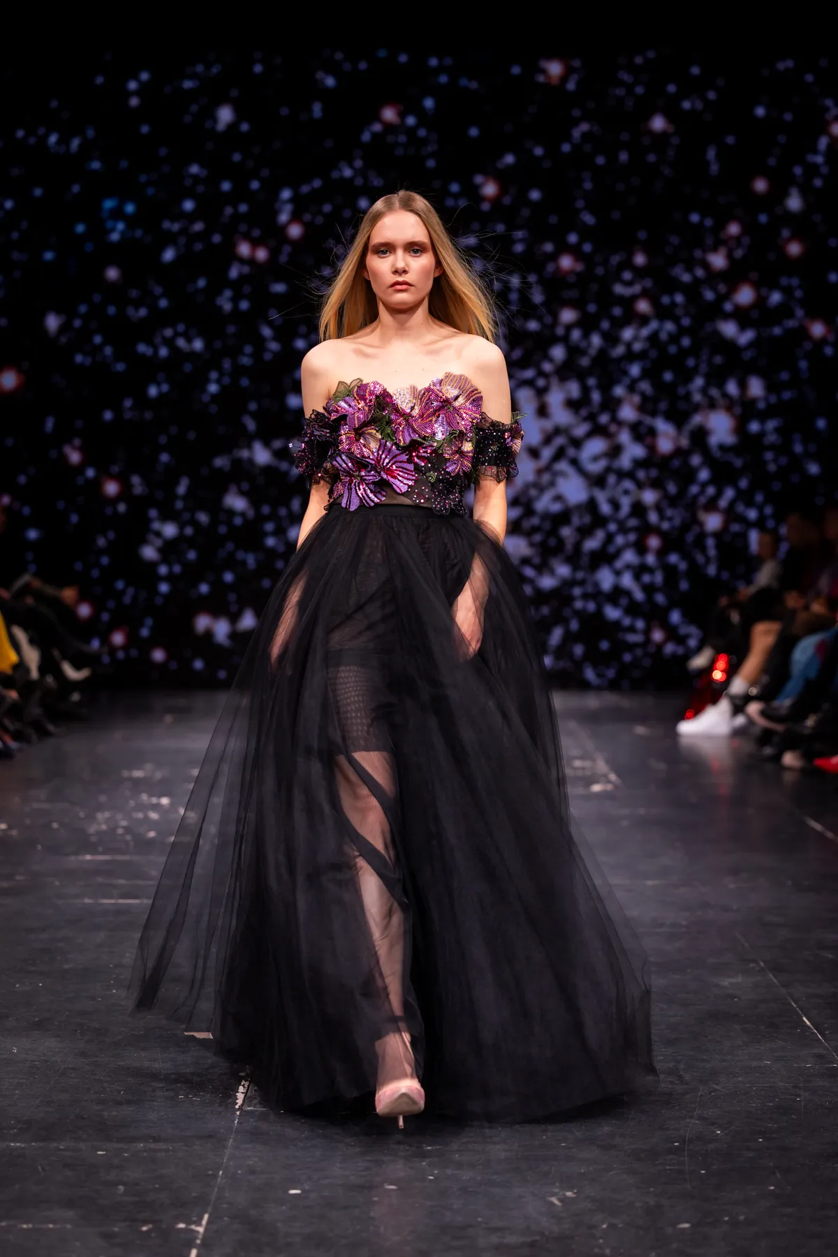 Kes ütles, et värve on vähe? Eesti moeloojate loomingus on neid küllaga! Riina Põldroosi kollektsioon Stardust, moemajast Embassy of Fashion.