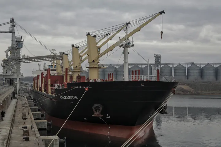 Ukraina sadamates on lõksus sadu meremehi