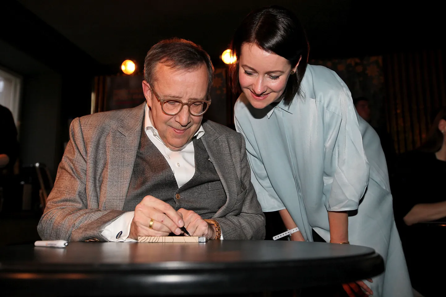 President Toomas Hendrik Ilves plaadiesitluspeol teatris NO99  01.04.2016