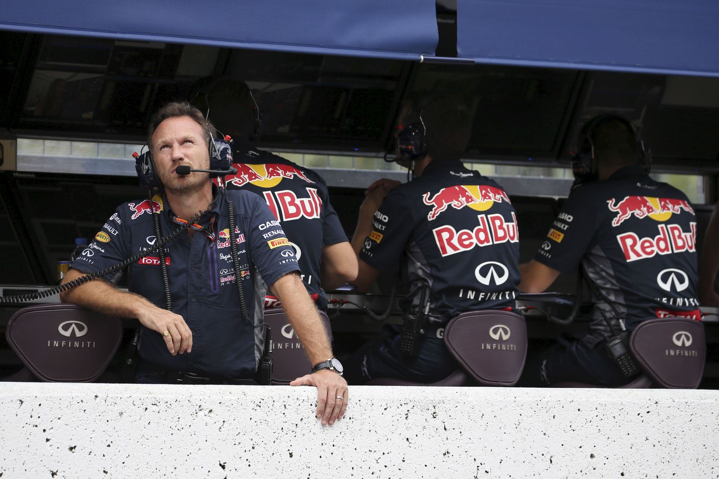 Red Bulli tiimijuht Christian Horner silmitseb mõtlikult taevast: mida lähitulevik võistkonnale toob?