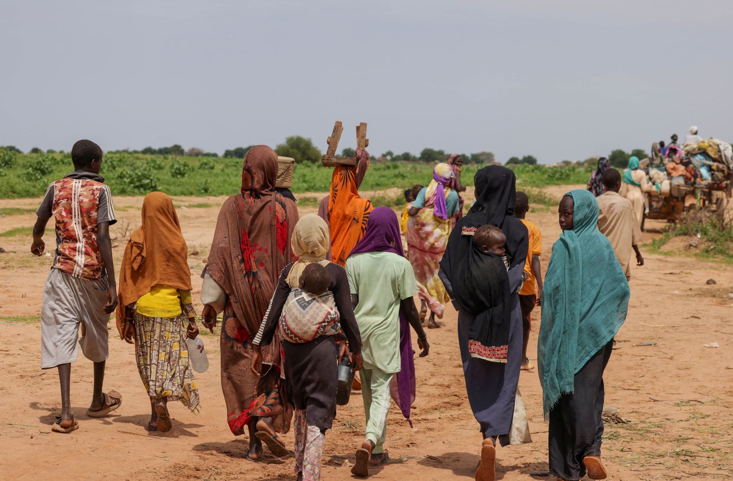Sudaani naised ja lapsed Tšaadi põgenemas.