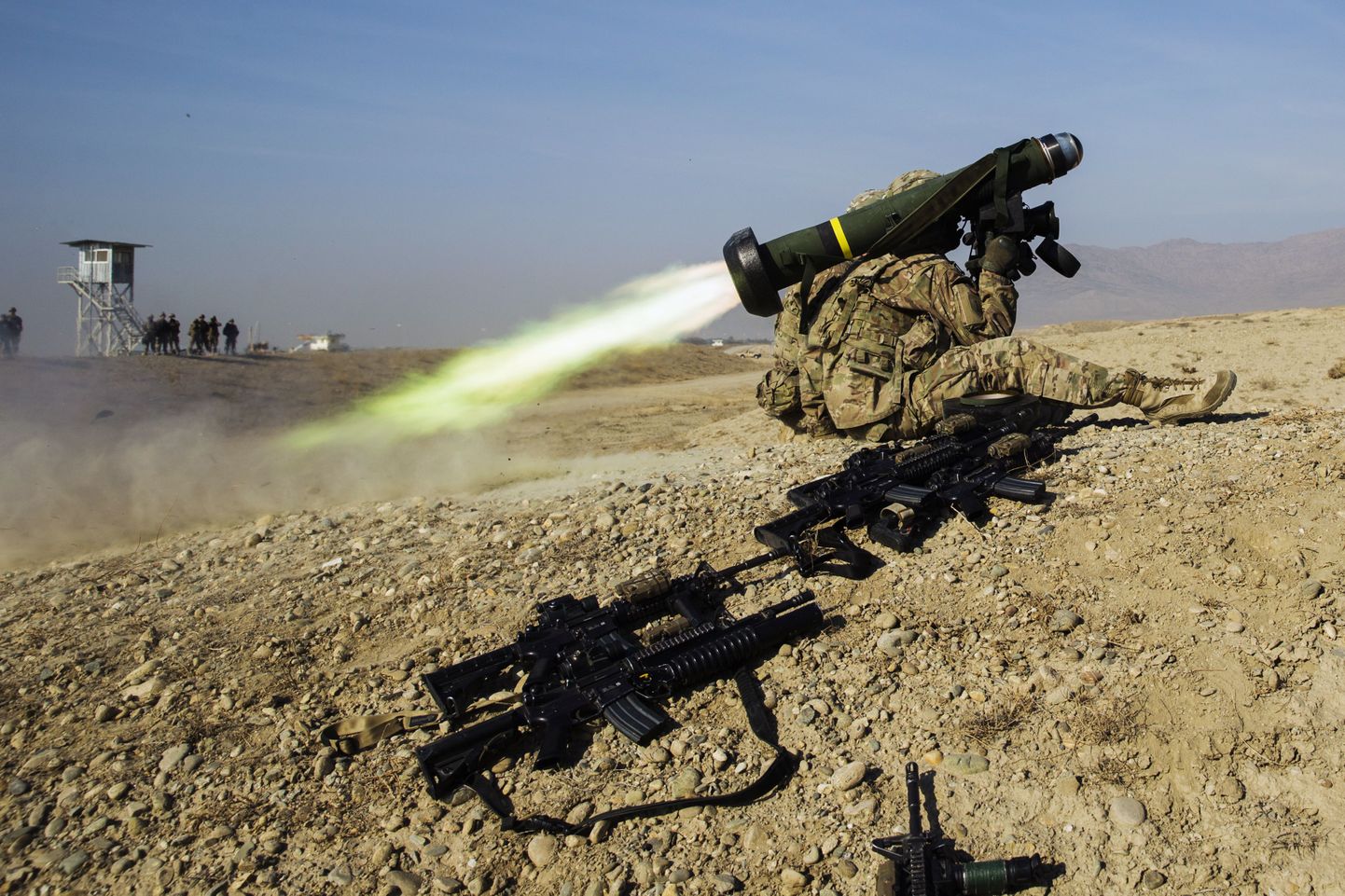 USA sõdur Afganistanis Javeliniga laskmas