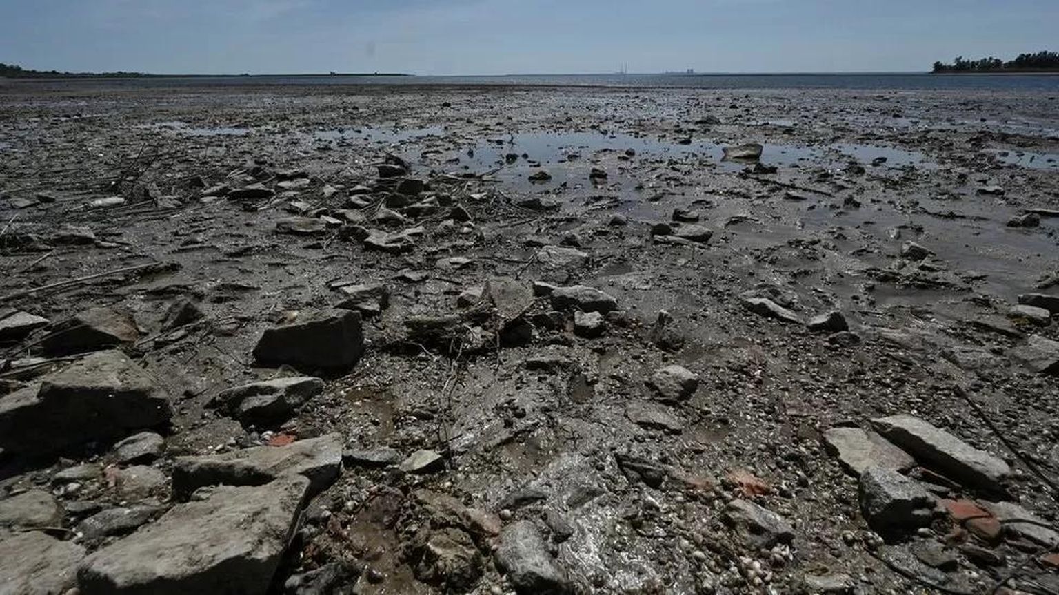 Каховское водохранилище со спутника