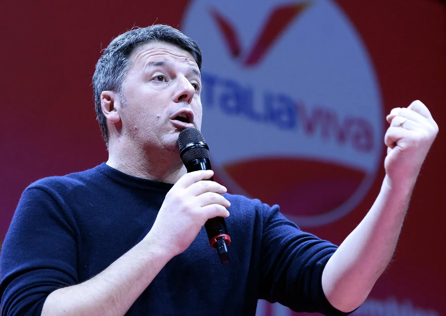 Mullu septembris lõi Itaalia endine peaminister Matteo Renzi lahku Demokraatlikust Parteist ja asutas erakonna Italia Viva. Nüüd ähvardab ta erimeelsuste tõttu kohtureformi üle tõmmata vaiba alt valitsuskoalitsioonil. 