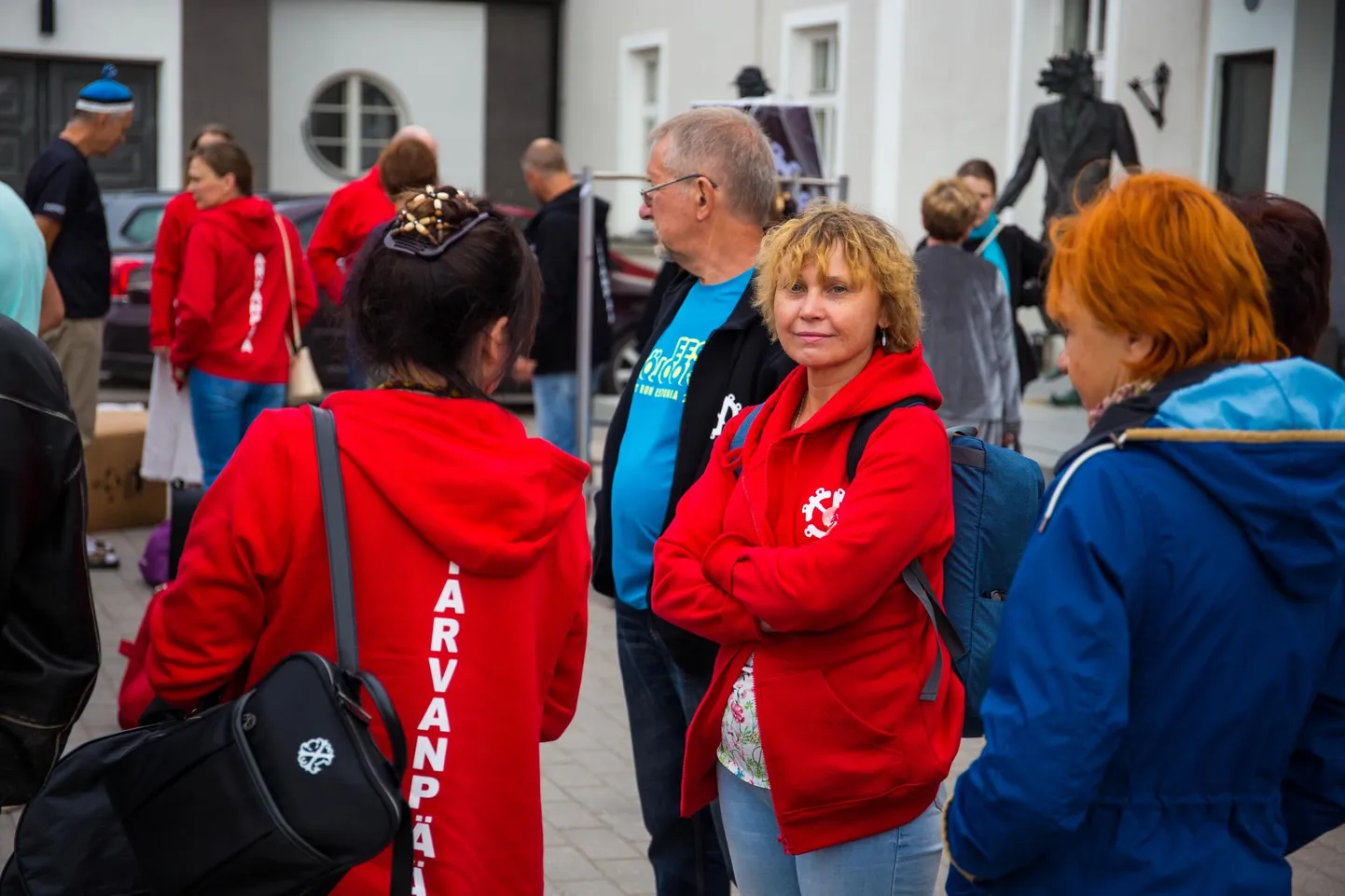 Tarvanpäälased startisid tantsupeoproovidesse juba pühapäeva hommikul. Lea Lehtmetsal ning kõigil Tarva Tammedel olid vaim ja keha rõõmsaks peokatsumuseks valmis.