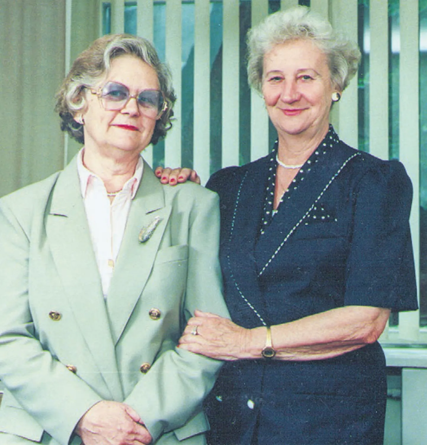 Aasta 1988, Artur Erich on sündinud. Vasakult Erika Esop ja Ira Lember.