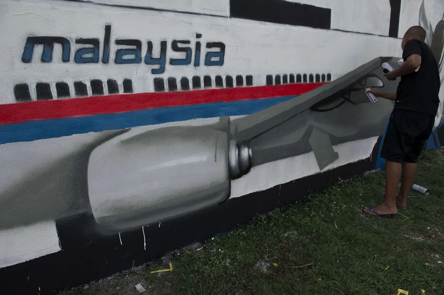 Grafitikunstniku nägemus kadunuks jäänud Malaysia Airlinesi reisilennukist.