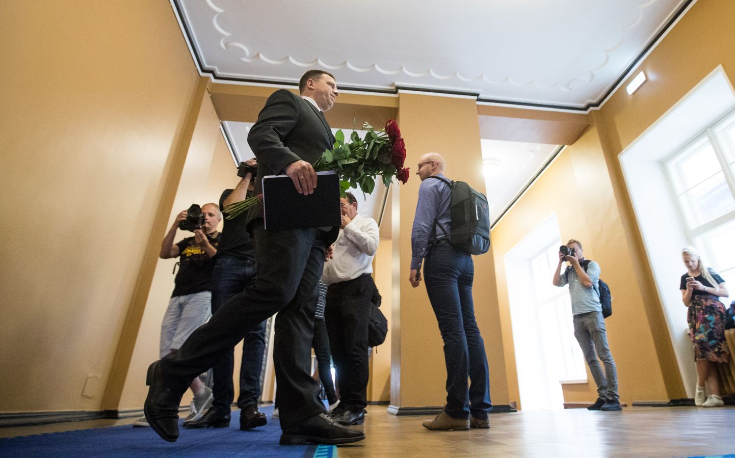 Riigikogu kogunes arutama peaminister Jüri Ratase umbusaldamist.