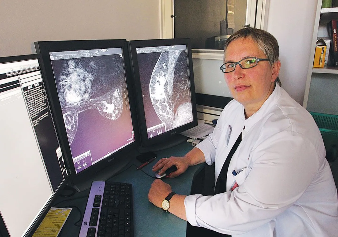 Марет Тальк, заведующая радиологическим центром Северо-Эстонской региональной больницы, очень довольна точностью работы нового 3 D маммологического оборудования.