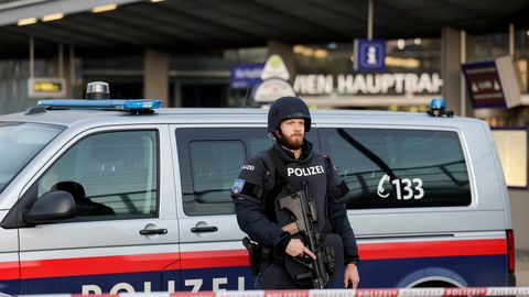 V Avstriji prijeli Latvijca zaradi groženj z zajetjem talcev na vlaku