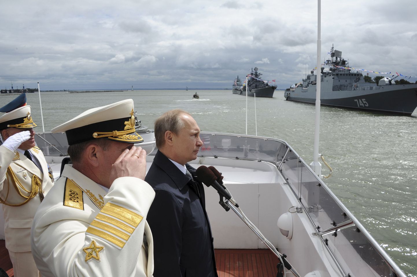 Putin mereväe päeva pidustustel.