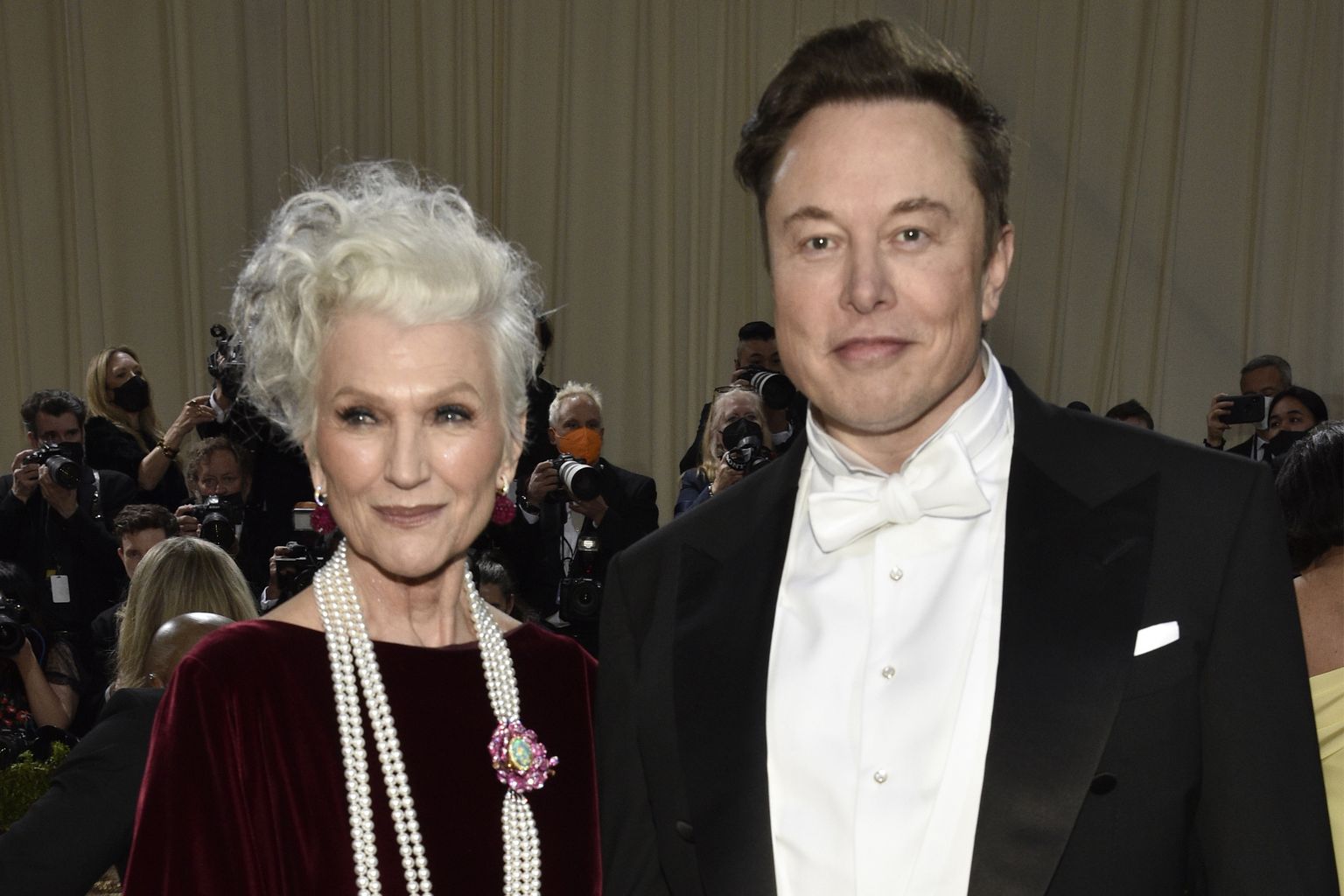 Elon Musk koos ema Maye Muskiga.