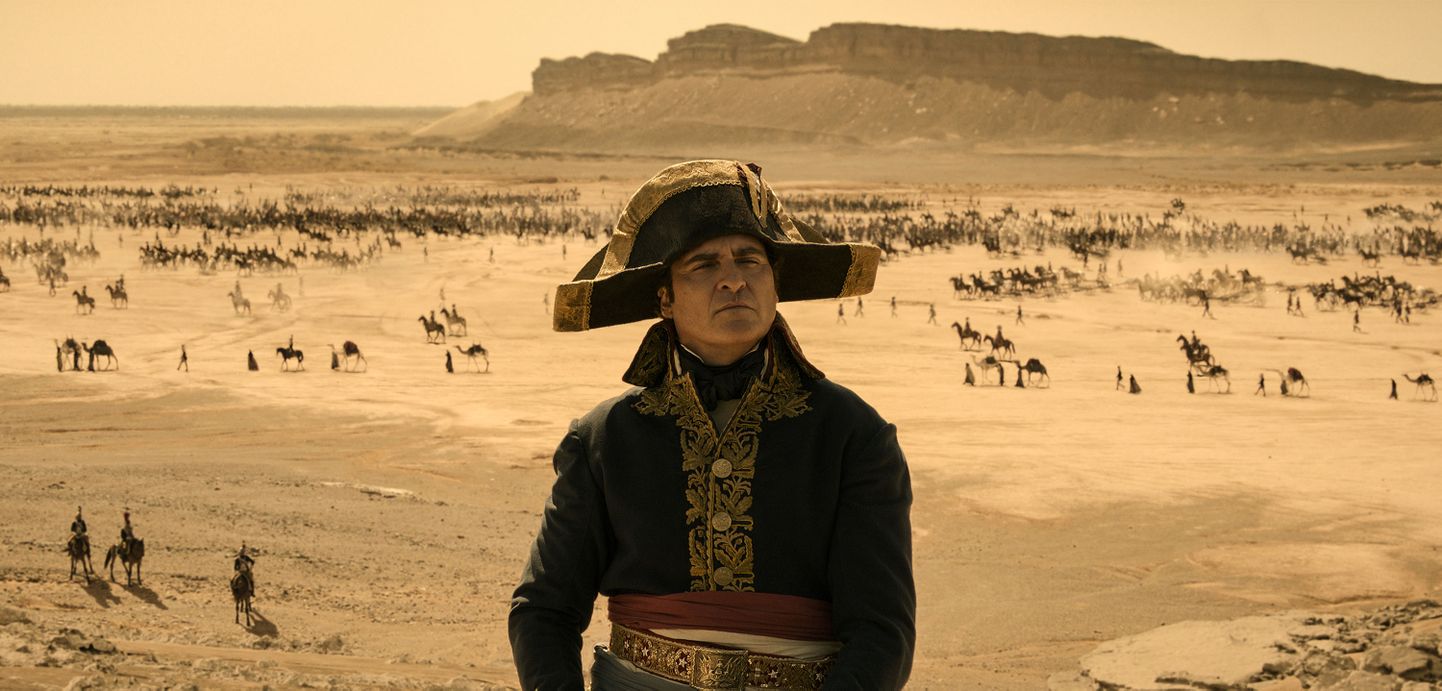 Joaquin Phoenix Prantsuse väejuhi ja valitseja Napoleon Bonaparte'ina filmis «Napoleon».