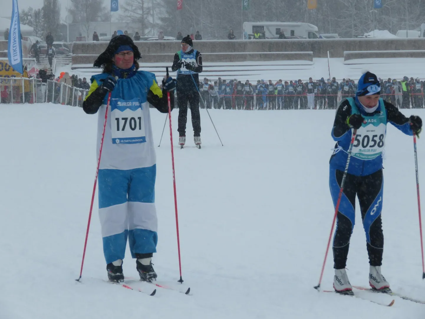 Tartu Maratoni 63 km põhidistantsi start Otepääl Tehvandi staadionil. 