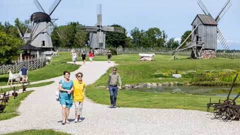 GALERII JA VIDEO ⟩ Anglal peeti juba 15. korda pärimuspäevi
