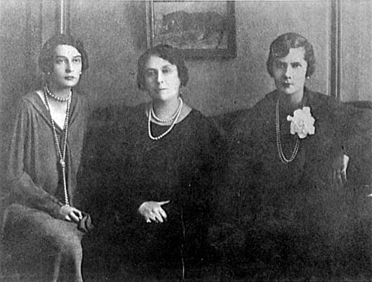 Olga un viņas meitas Natālija un Irina