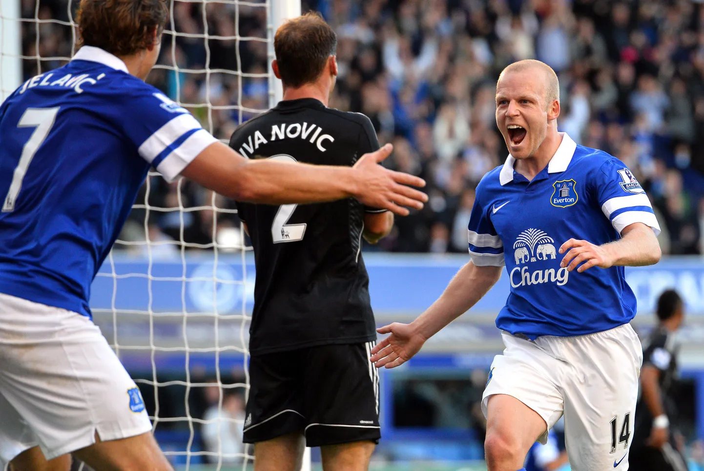 Steven Naismith väravat tähistamas.