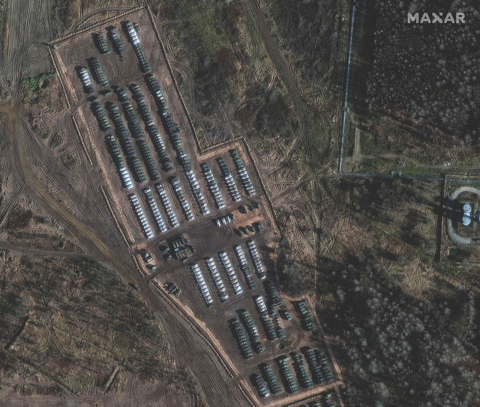 Maxar Technologies avaldatud satelliitfoto, millel on näha Venemaa relvastust Smolenski oblastis Jelnajas Ukraina piiri lähedal