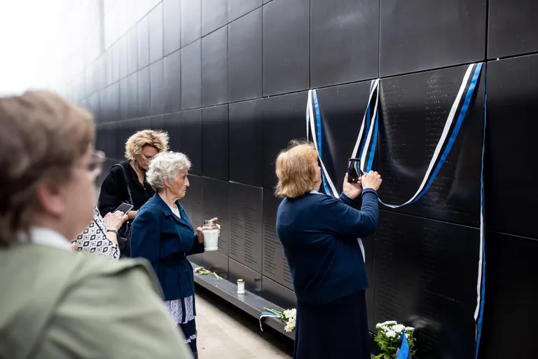 Küüditamise aastapäev Maarjamäe memoriaalis.