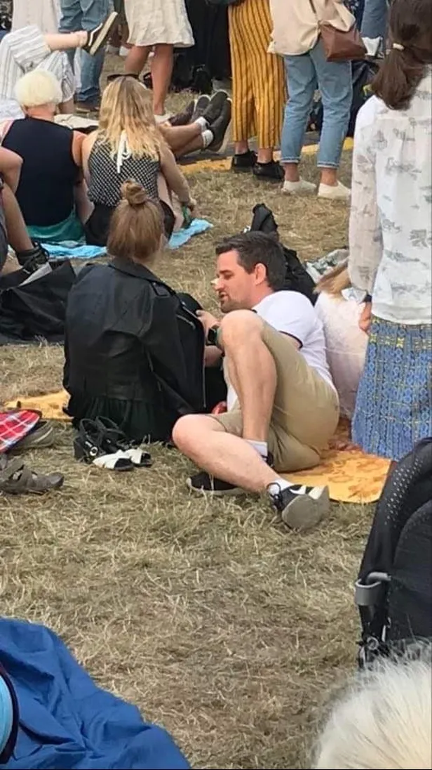 FOTOD Naisepiinaja Daniel Sepp naudib Viljandi folgil uue kaaslase seltsi