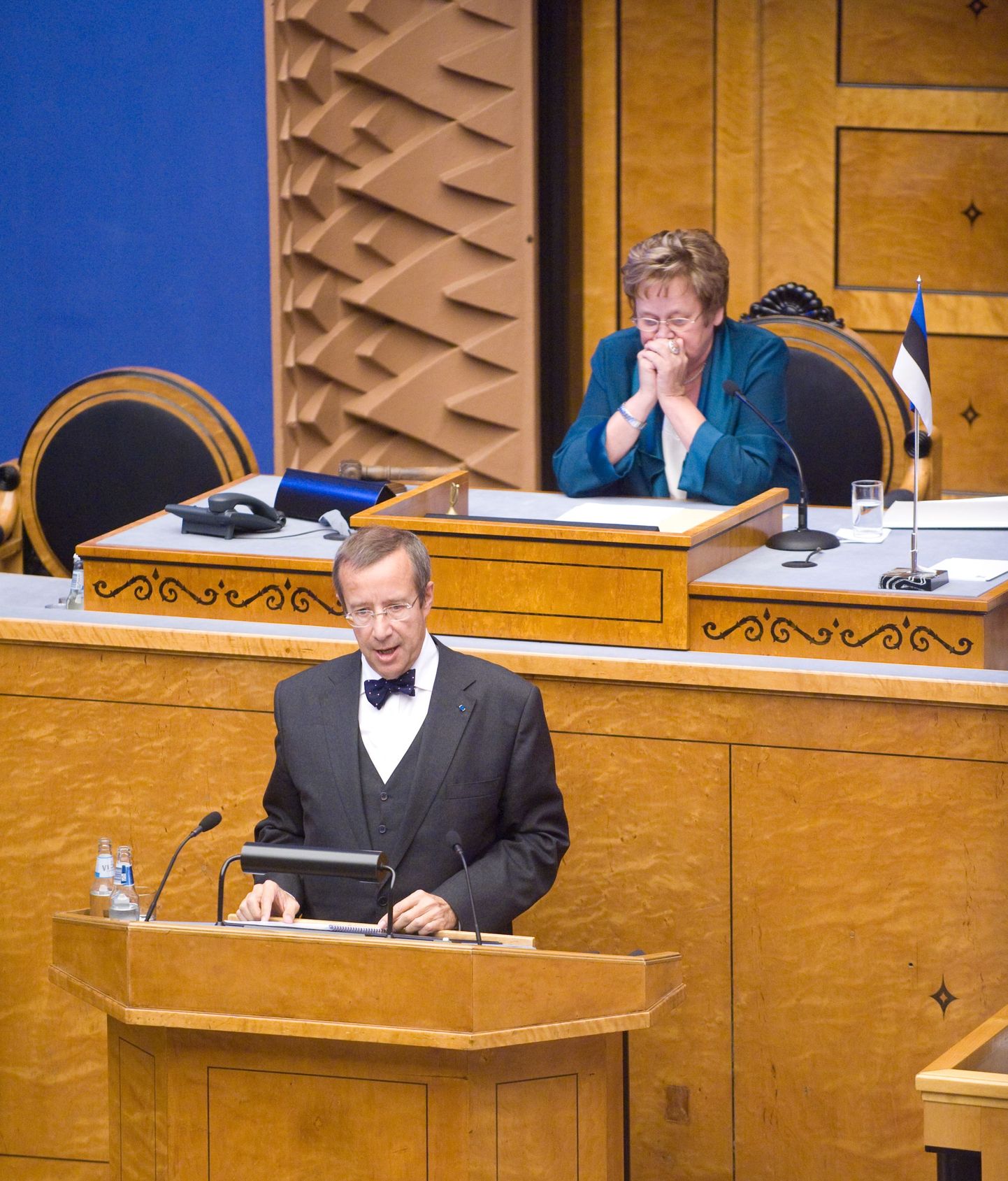 President Toomas Hendrik Ilves riigikogu kõnepuldis.