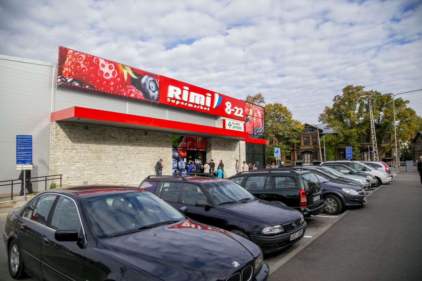 Rimi supermarket Tallinnas Telliskivi tänaval.