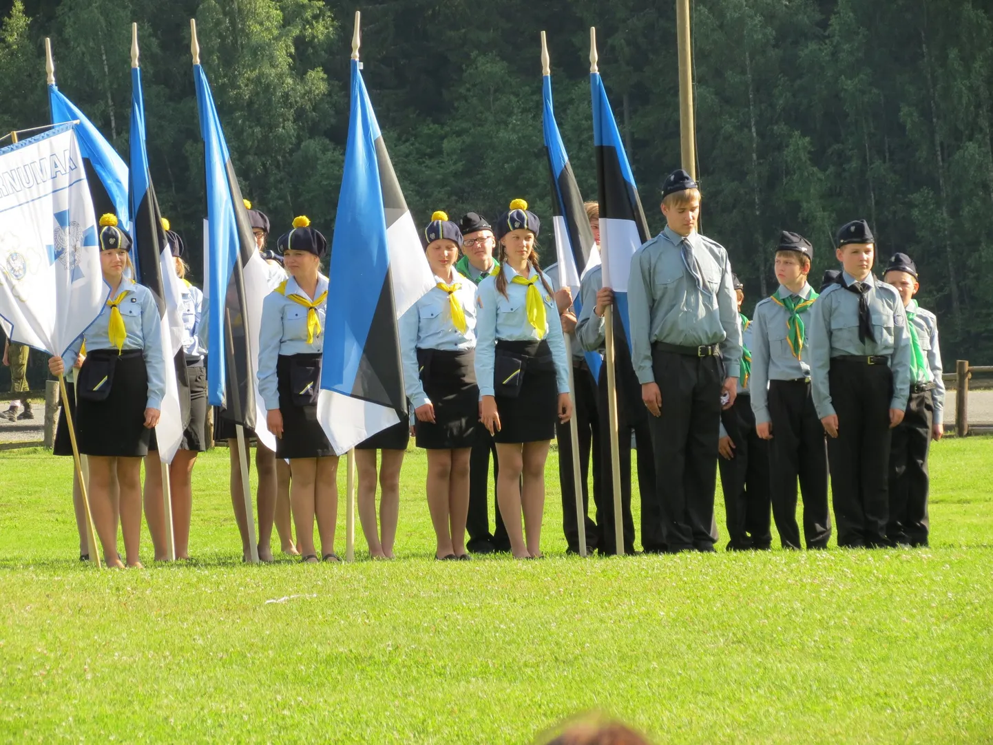 Kodutütarde Pärnumaa esindus suurlaagris.