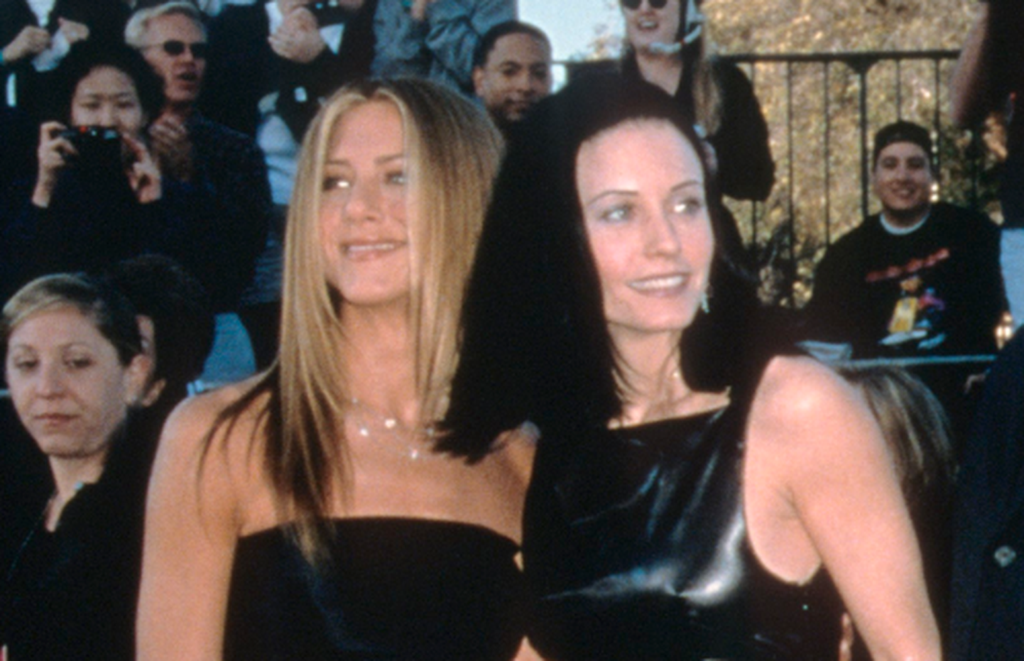 Jennifer Aniston ja Courteney Cox 1999. aastal.