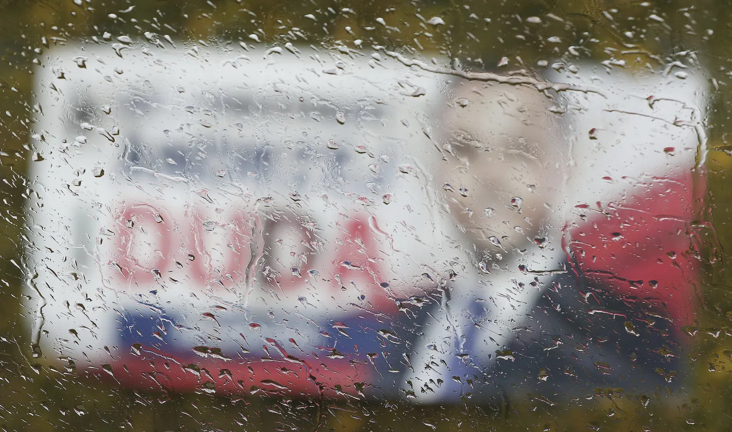 Poola ametisolevat presidenti Andrzej Dudat valima kutsuv plakat.