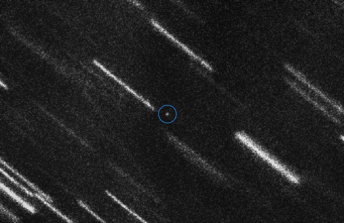 Asteroid 2012 TC4 möödumas Maast. Esimesel septembril möödub meist ka üks suurematest asteroididest, mis Maast kunagi möödunud. Pilt on illustreeriv.