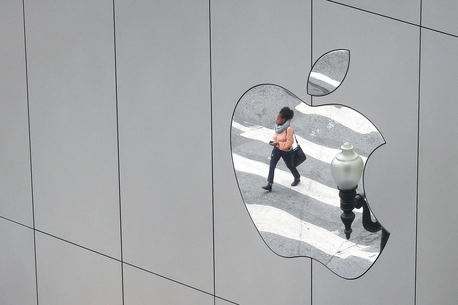 Apple’i logo San Francisco esinduspoes. 