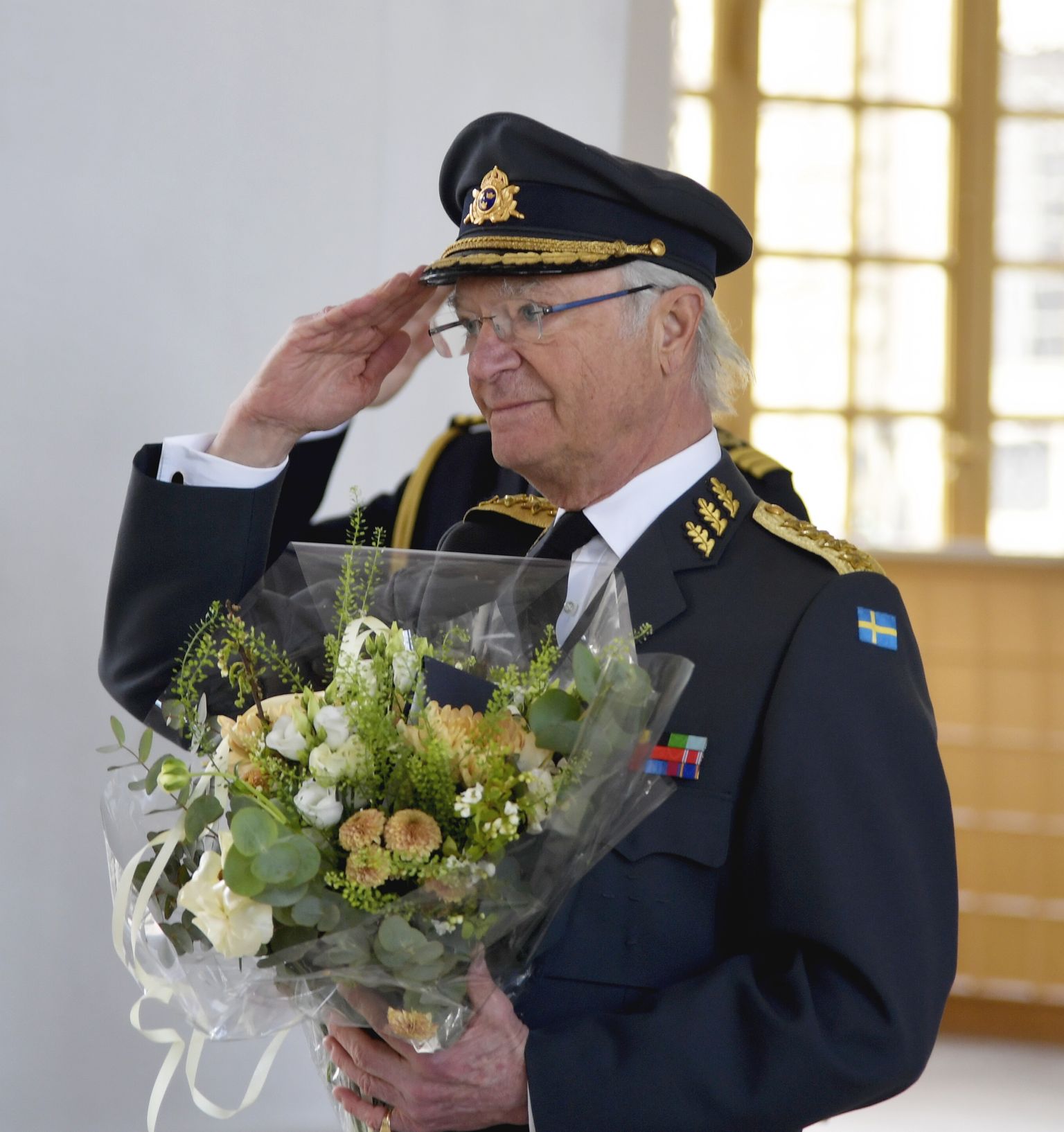 Rootsi kuningas Carl XVI Gustaf sai 75. sünnipäeva puhul lilli. Pilt on tehtud 30. aprilil 2021 Stockholmis kuningalossis