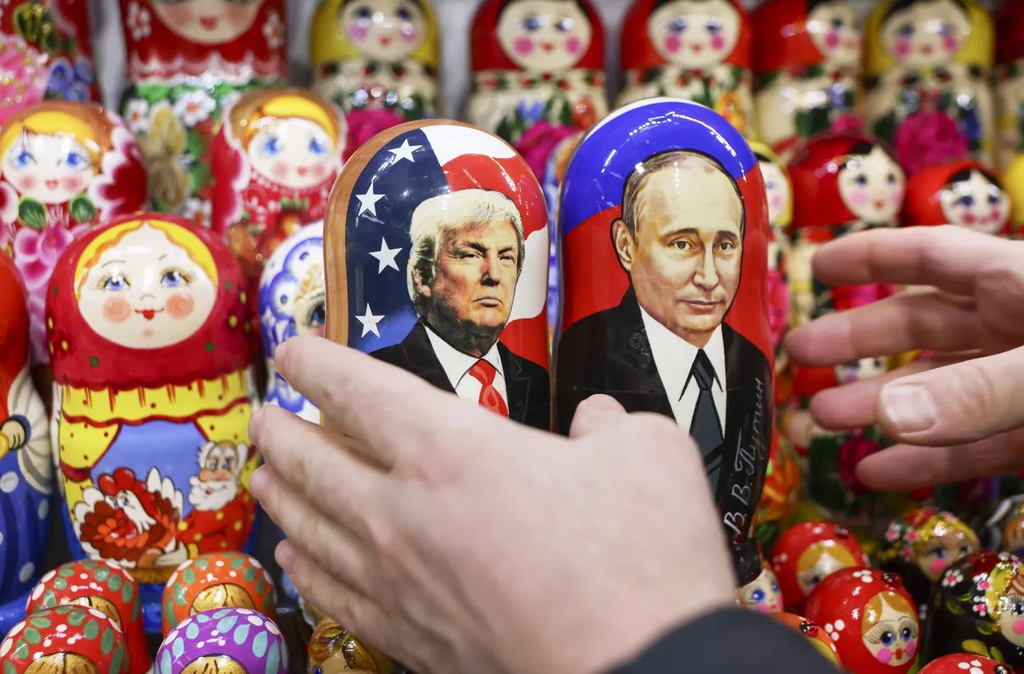 Donald Trumpi ja Vladimir Putinit kujutavad matrjoškad.