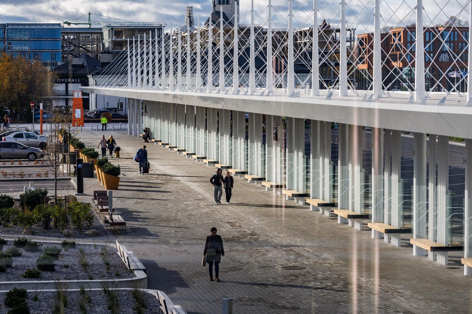 Tallinna sadama D-terminali ümbrus sai uue näo.