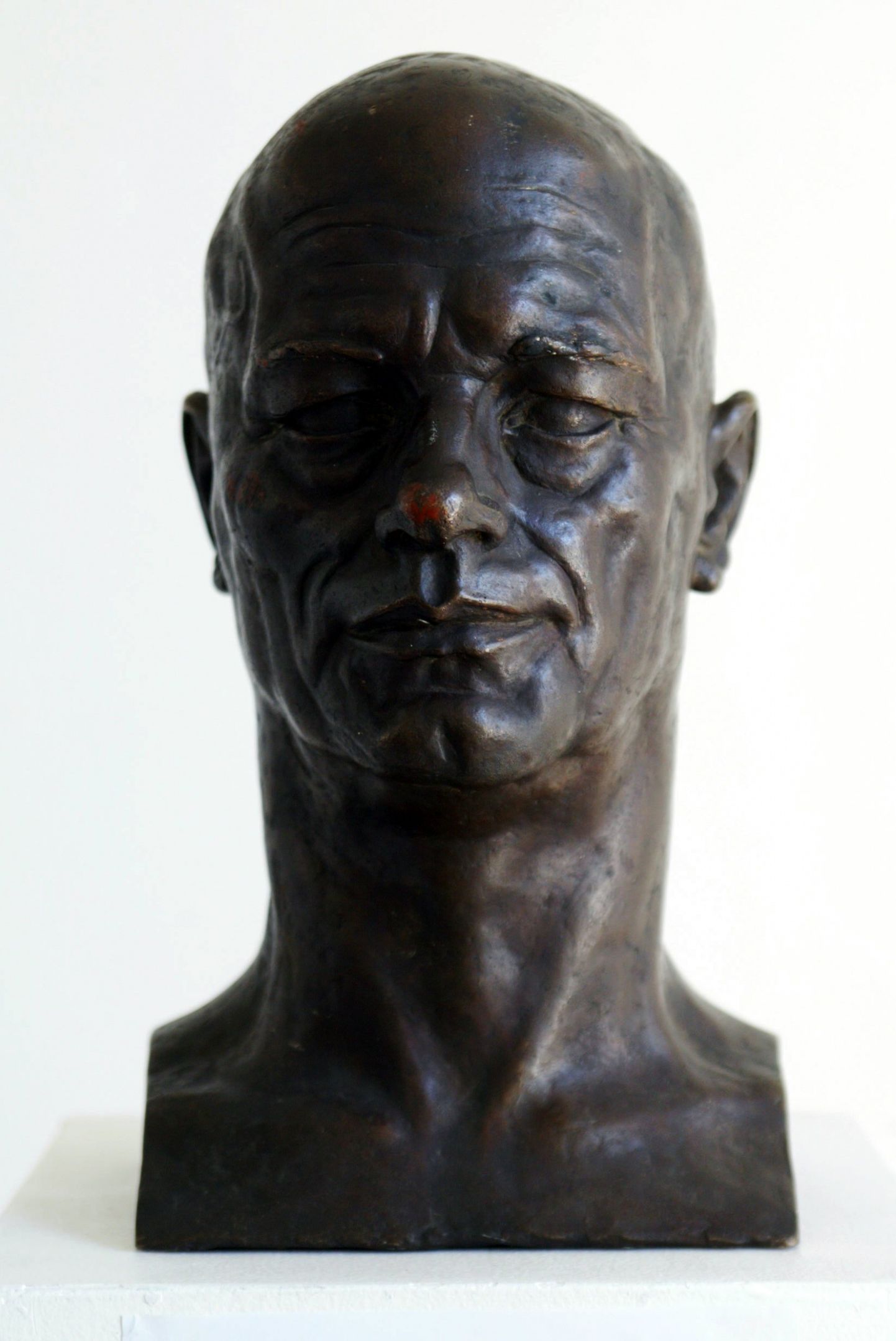 Siuru üks asutajaid oli August Gailit.  Pildil on Ferdi Sannamehe skulptuur Gailitist.