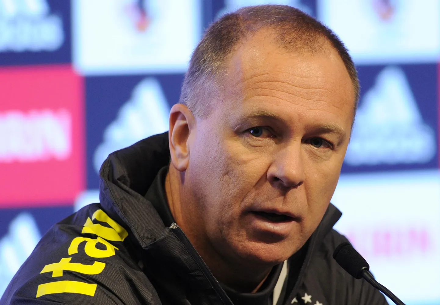 Mano Menezes.