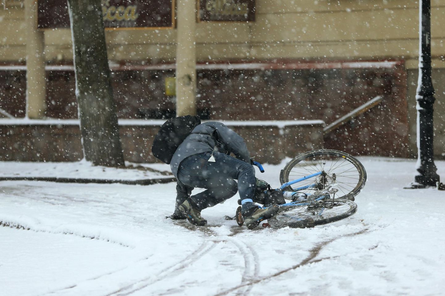 Jalgratturite karistamist ei pea ma õigeks, parem on ikka inimestele selgitada, et autosõit – eriti talvel – on palju mõnusam. 