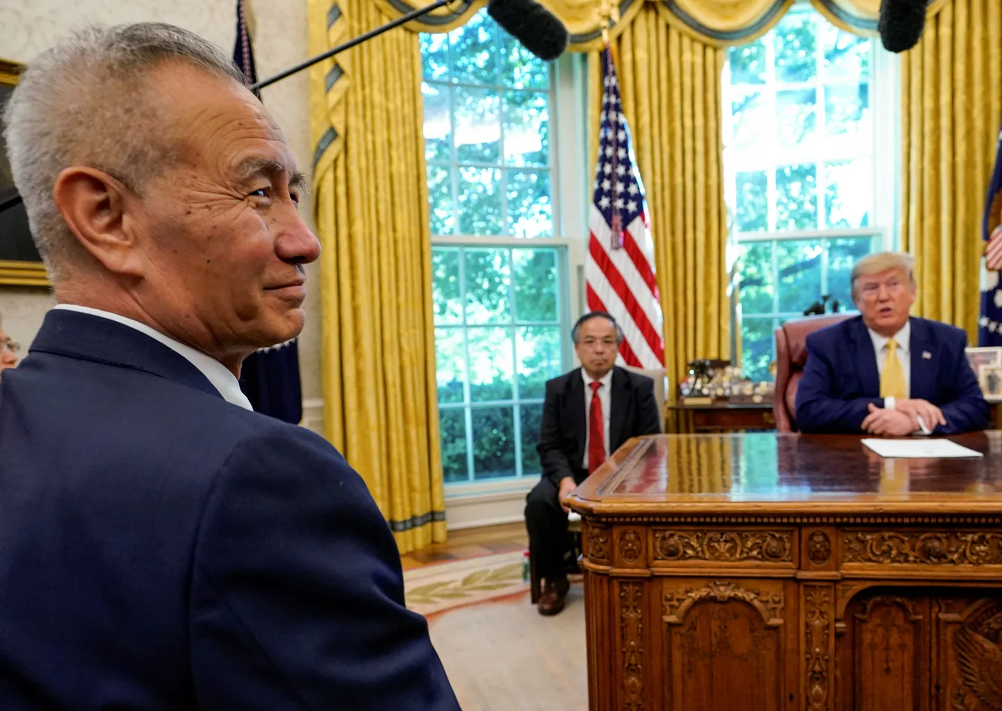ASV prezidents Donalds Tramps Baltajā namā tiekas ar Ķīnas vicepremjeru Liu He