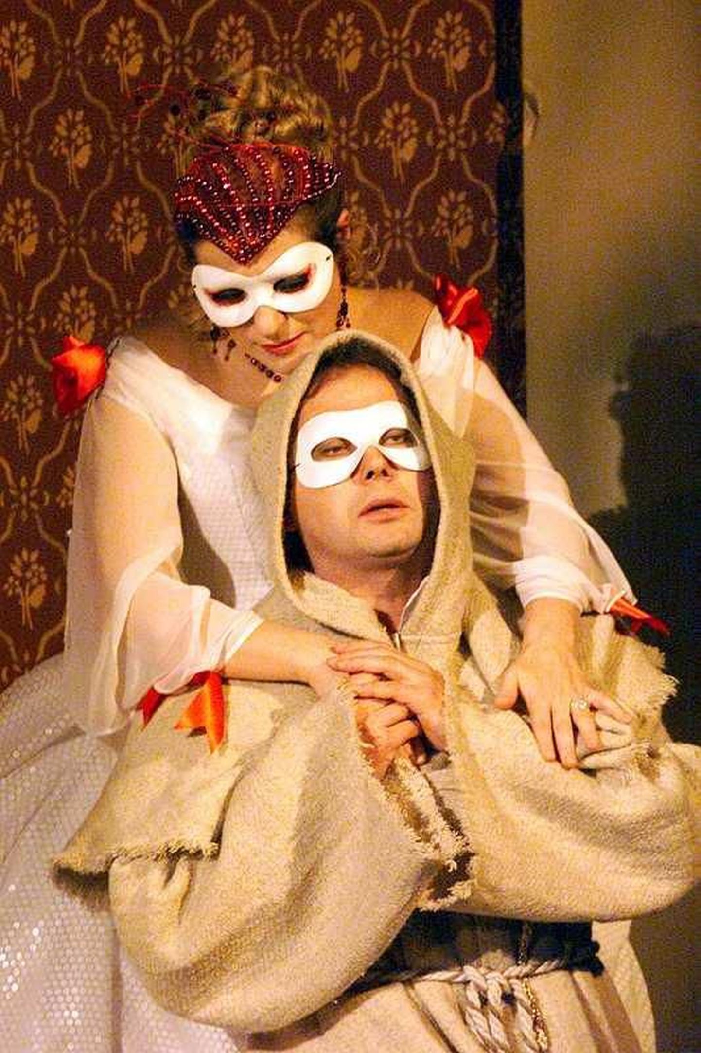 Vello Jürna kuninga Gustav III ning Pille Lill Amelia Giuseppe Verdi ooperis "Maskiball", mis esietendus 2002. aastal Vanemuise laval.