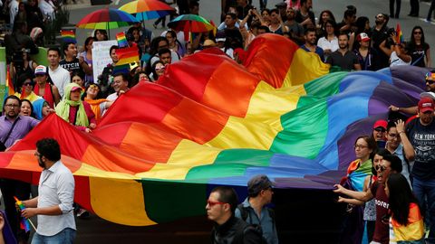 Умер создатель радужного ЛГБТ-флага
