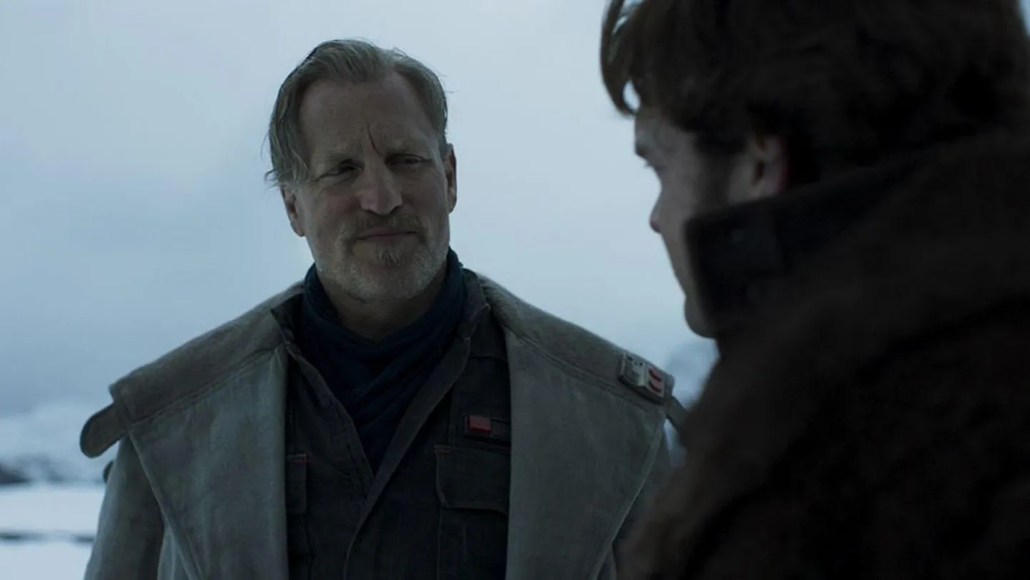 Woody Harrelsoni kehastatud lindprii ja Han Solo vasak kõrv (paremal) ühisosa otsimas.